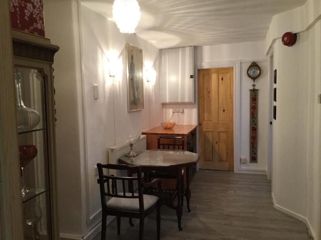 Bed and Breakfast Garden Flat 1 Лландидно Экстерьер фото